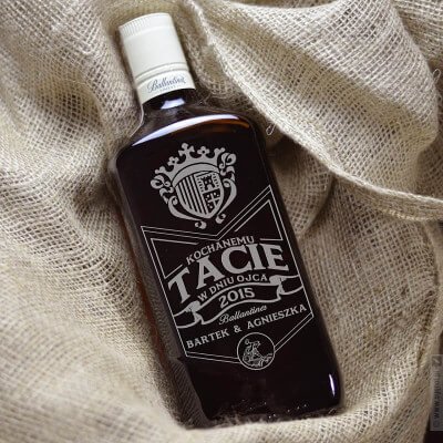 Znakowane butelki whisky