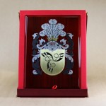 Zdjęcie produktu Herb Trąby na podkładzie drewnianym