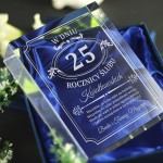 Zdjęcie produktu Szklana statuetka z grawerowanymi życzeniami z okazji rocznicy