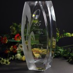 Zdjęcie produktu Diamond Tulip - grawerowany szklany wazon z kryształem Swarovskiego z personalizacją