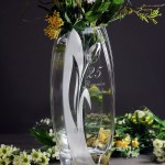 Zdjęcie produktu Diamond Tulip - grawerowany szklany wazon z kryształem Swarovskiego z personalizacją