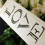 Zdjęcie produktu Gift - drewniana skrzynka do wina z napisem LOVE