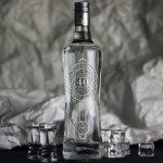 Zdjęcie produktu Uniwersalna de Luxe - grawerowana wódka z personalizacją na urodziny