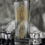 Zdjęcie produktu Uniwersalna de Luxe - grawerowana wódka z personalizacją na urodziny