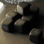 Zdjęcie produktu Grawerowane kostki kamienne do whisky