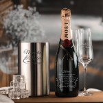 Zdjęcie produktu Grawerowany Moët & Chandon w zestawie z personalizowanymi kieliszkami i chłodziarką na Ślub