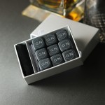 Zdjęcie produktu Tarcza - grawerowane kostki kamienne do whisky z personalizowanymi inicjałami