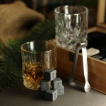 Zdjęcie produktu Pij Długo i Szczęśliwie - grawerowany zestaw do whisky na Dzień Chłopaka