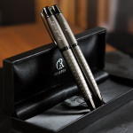 Zdjęcie produktu Grawerowany zestaw piśmienniczy długopis i pióro kulkowe w etui