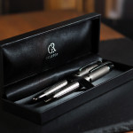 Zdjęcie produktu Grawerowany zestaw piśmienniczy długopis i pióro kulkowe w etui