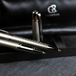 Zdjęcie produktu Grawerowany zestaw piśmienniczy długopis i pióro kulkowe w etui