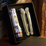 Zdjęcie produktu Be Safe - grawerowany zestaw podróżny z latarką i multitoolem