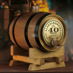 Zdjęcie produktu Urodzinowa Beczka - personalizowana wódka Dębowa w beczce z Twoim grawerunkiem