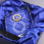 Zdjęcie produktu Jubileusz - grawerowana kryształowa statuetka w etui, na dowolną okazję