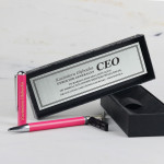 Zdjęcie produktu Zasłużony Sukces - personalizowany długopis HERI z pieczątką różowy