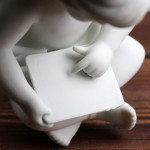 Zdjęcie produktu Anioł z tabletem - grawerowana porcelanowa figurka Rosenthal z personalizacją