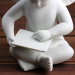 Zdjęcie produktu Anioł z tabletem - grawerowana porcelanowa figurka Rosenthal z personalizacją