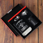 Zdjęcie produktu Kierowca Bombowca - grawerowana piersiówka Schwarzwolf z personalizacją w zestawie z kieliszkami