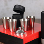 Zdjęcie produktu Kierowca Bombowca - grawerowana piersiówka Schwarzwolf z personalizacją w zestawie z kieliszkami