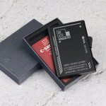 Zdjęcie produktu Caution - grawerowane etui na karty kredytowe z personalizacją