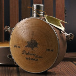 Zdjęcie produktu Przygody - grawerowana wódka Dębowa Polska w manierce z personalizacją