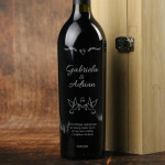 Zdjęcie produktu Grawerowane wino w zestawie ze skrzynką z przyborami do wina na Ślub