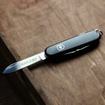 Zdjęcie produktu Grawerowany scyzoryk Victorinox czarny z presonalizacją
