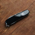 Zdjęcie produktu Grawerowany scyzoryk Victorinox czarny z presonalizacją