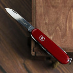 Zdjęcie produktu Grawerowany scyzoryk Victorinox czerwony z presonalizacją