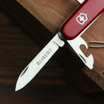 Zdjęcie produktu Grawerowany scyzoryk Victorinox czerwony z presonalizacją