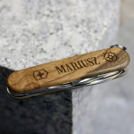 Zdjęcie produktu Grawerowany scyzoryk Victorinox drewniany z personalizacją