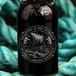 Zdjęcie produktu Łódź Wikingów - grawerowany rum Kraken z personalizacją