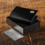 Zdjęcie produktu Monogram Wallet - personalizowany portfel skórzany z monogramem wykonanym ręcznie ze srebra