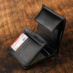 Zdjęcie produktu Monogram Wallet - personalizowany portfel skórzany z monogramem wykonanym ręcznie ze srebra