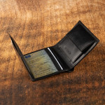 Zdjęcie produktu Monogram Wallet - personalizowany portfel skórzany z monogramem wykonanym ręcznie ze srebra