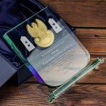 Zdjęcie produktu Statuetka szklana z mosiężnym orłem - podziękowanie za służbę wojskową