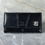 Zdjęcie produktu Skórzany portfel damski ze srebrnym monogramem