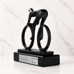 Zdjęcie produktu Personalizowana statuetka kolarza – pamiątka trasy i wyniku