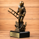Zdjęcie produktu Odwaga w ogniu – personalizowana statuetka dla strażaka