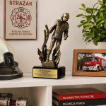 Zdjęcie produktu Odwaga w ogniu – personalizowana statuetka dla strażaka