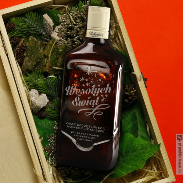 Świąteczne Życzenia - whisky Ballantine's w zestawie ze skrzynką