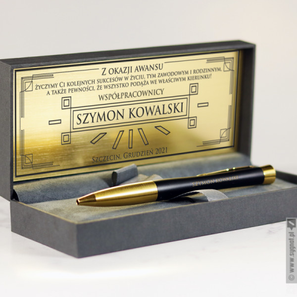 Grawerowany długopis Parker ze złotym wykończeniem w etui ze złotą tabliczką