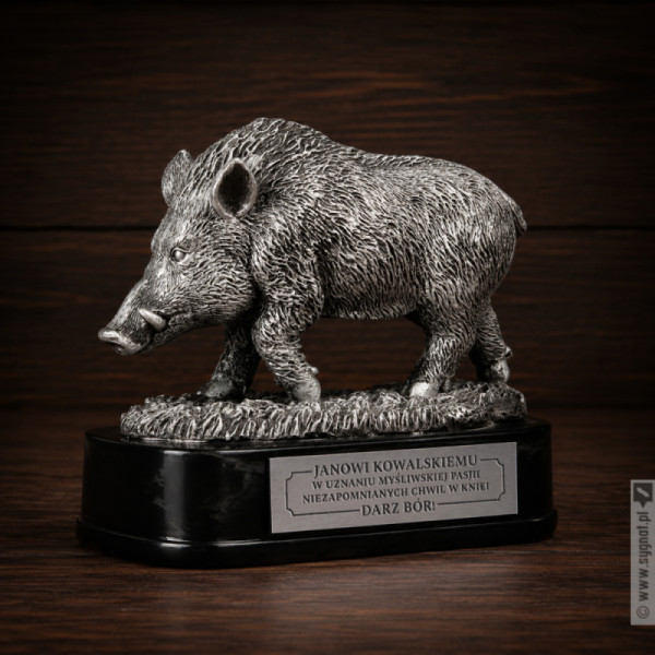 Darz Bór – personalizowana statuetka myśliwska z dzikiem