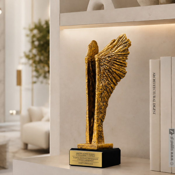 Skrzydła Uznania – personalizowana statuetka z dedykacją