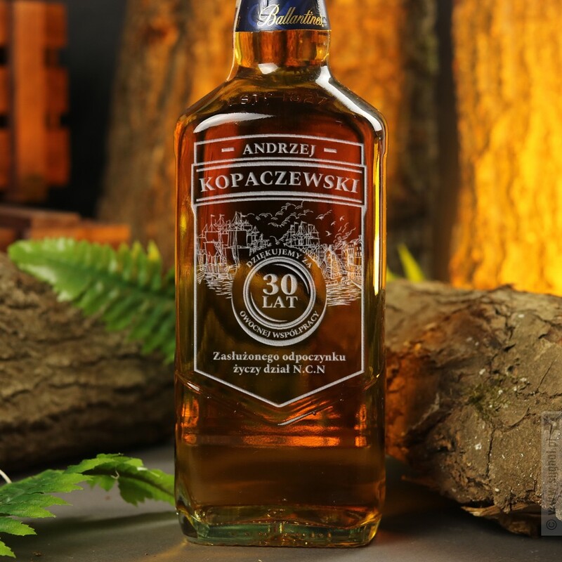 Zdjęcie produktu Spokojna Przystań - grawerowana whisky Ballantine's z okazji przejścia na emeryturę