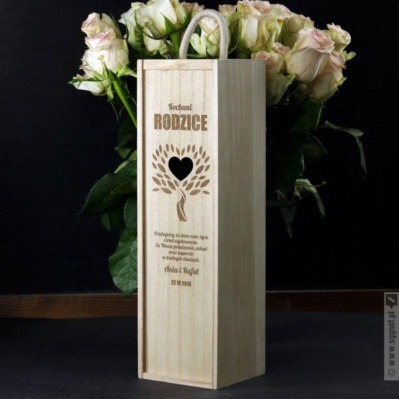 Zdjęcie produktu Kochani Rodzice - drewniana skrzynka na wino z personalizacją dla rodziców