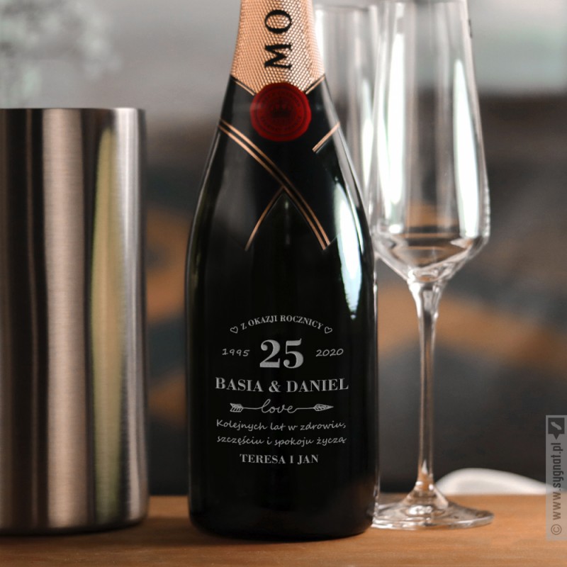 Zdjęcie produktu Personalizowany Moët & Chandon w zestawie z grawerowanymi szampanówkami i chłodziarką na rocznicę