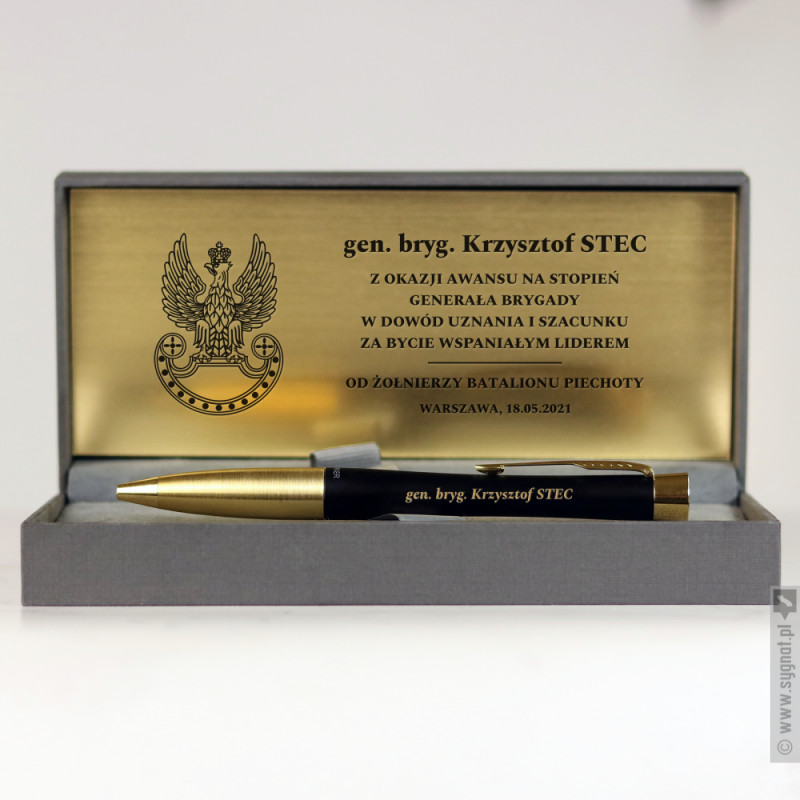 Zdjęcie produktu Grawerowany długopis Parker z personalizacją dla wojskowego